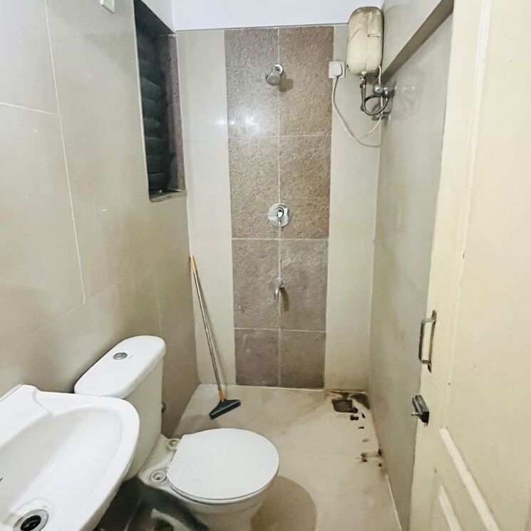Bathroom, puranik-city 1 Bedroom 450 Sq.Ft. Apartment In Koliwada Thane 9847367