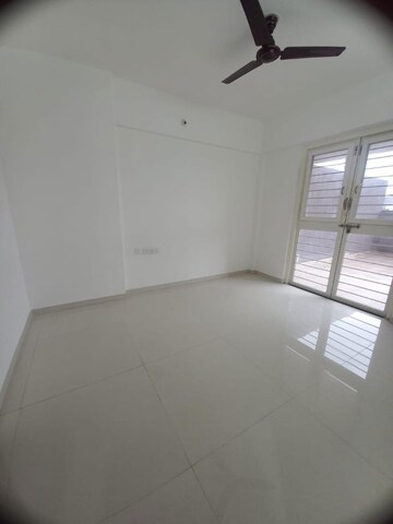 Room in 2 BHK Apartment at Kohinoor Zen Estate, Kharadi – for Rent