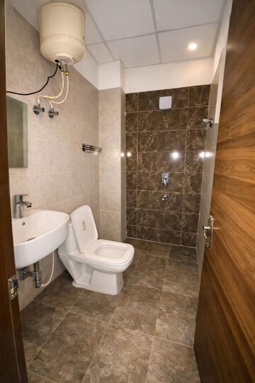 Bathroom in 1 BHK Builder Floor at Uday Arden 45, Sector 45 – for Rent