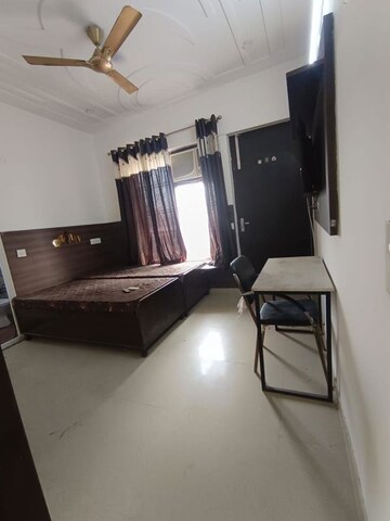 Furnished Amenities in 3 BHK Builder Floor at Sector 46 – for Rent