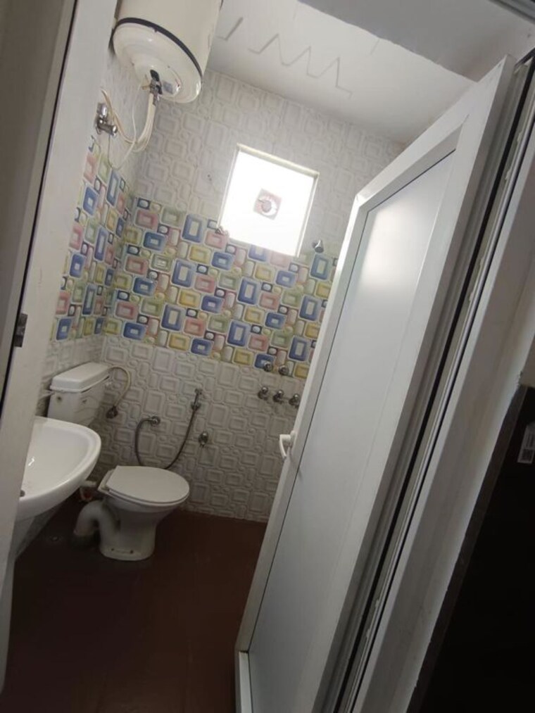 Bathroom, sector 46 3 Bedroom 1680 Sq.Ft. Builder Floor In Sector 46 Gurgaon 9847399