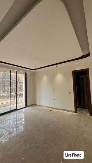 Room in 3 BHK Builder Floor at Ansal API Esencia, Sector 67 – for Sale