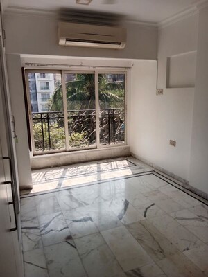 Room in 3 BHK Apartment at Ashmita Apartments, Khar West – for Rent