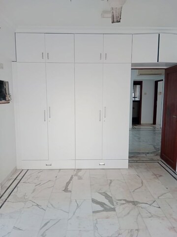 Room in 3 BHK Apartment at Ashmita Apartments, Khar West – for Rent