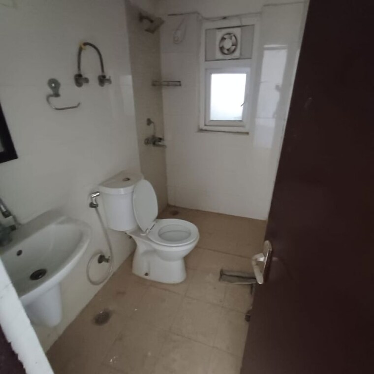 Bathroom, amrapali-silicon-city 3.5 Bedroom 1835 Sq.Ft. Apartment In Sector 76 Noida 9847424
