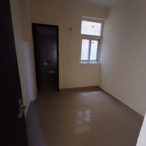 Room in 3.5 BHK Apartment at Amrapali Silicon City, Sector 76 – for Sale