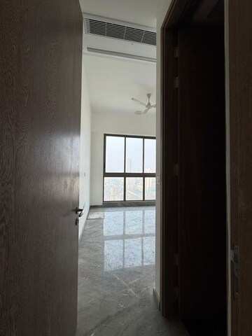 Room in 3 BHK Apartment at Prestige Jasdan Classic, Mahalaxmi – for Rent