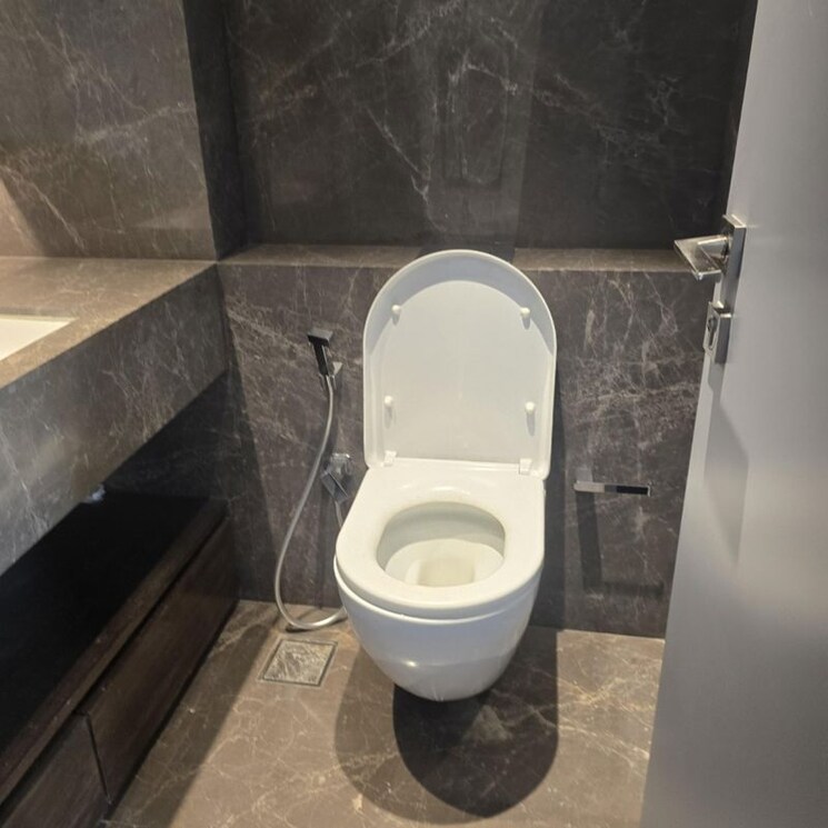 Bathroom, lodha-trump-tower 3 Bedroom 1400 Sq.Ft. Apartment In Kamala Mill Mumbai 9847452