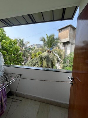 2 BHK Apartment For Rent in Almeida Park, Bandra West