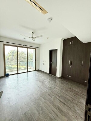 Room in 4 BHK Apartment at Tata Primanti-Tower Residences, Sector 72 – for Sale