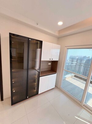 Room in 3 BHK Apartment at Rajapushpa Provincia, Narsingi – for Rent