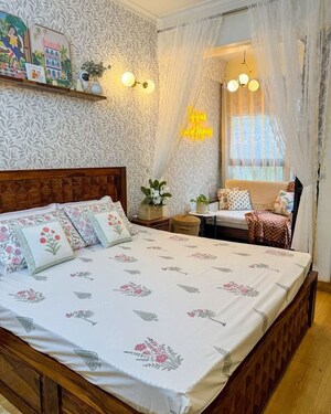 Bedroom in 3 BHK Apartment at Kalpataru Mugnus, Bandra East – for Rent