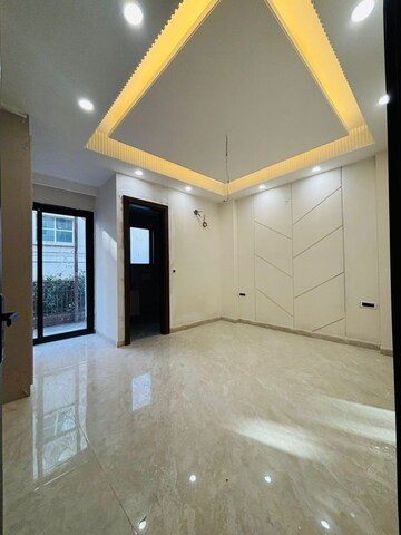 Room in 3 BHK Builder Floor at BPTP Green Oaks, Sector 70a – for Sale