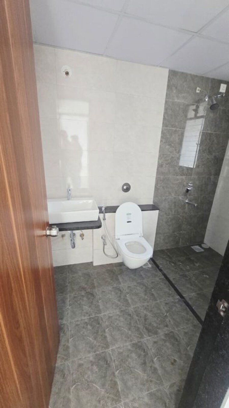 Bathroom, mantra-mirari 3 Bedroom 1549 Sq.Ft. Apartment In Koregaon Park Pune 9847543