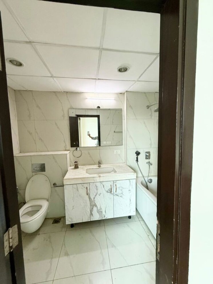 Bathroom, tata-primanti-tower-residences 4 Bedroom 2625 Sq.Ft. Apartment In Sector 72 Gurgaon 9847554