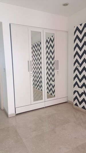 Room in 3 BHK Apartment at Lodha Fiorenza, Goregaon East – for Sale