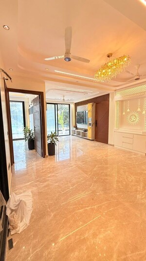 Room in 3 BHK Builder Floor at Anant Raj Ashok Estate, Sector 63a – for Sale