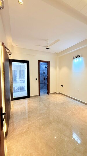 Room in 3 BHK Builder Floor at Anant Raj Ashok Estate, Sector 63a – for Sale