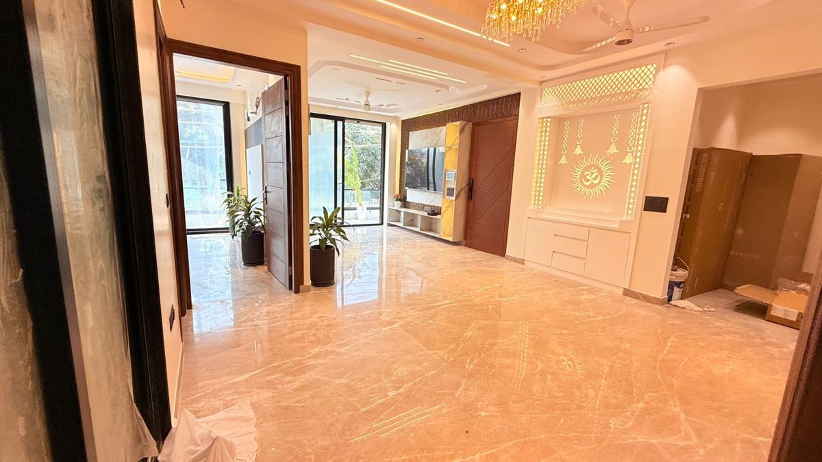 3 BHK + Pooja Room,Servant Room 180 Sq.Ft. Builder Floor in BPTP Astaire Gardens