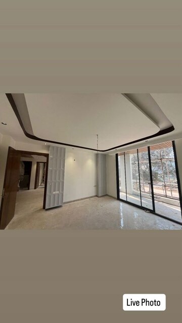 Room in 3 BHK Builder Floor at BPTP Astaire Gardens, Sector 70a – for Sale