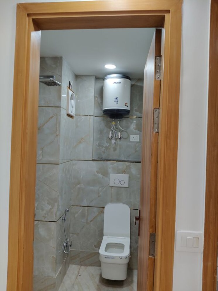 Bathroom, govindpuri 2 Bedroom 583 Sq.Ft. Builder Floor In Govindpuri Delhi 9847614