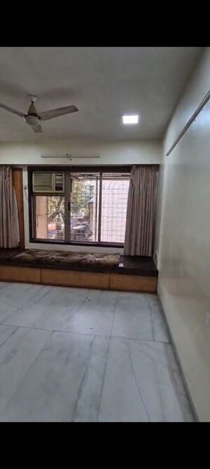 Room in 1 BHK Apartment at Trimurti Krupa Apartment, Vile Parle East – for Rent