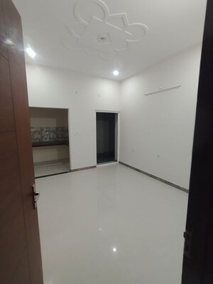 Room in 1.5 BHK Independent House at Gomti Nagar – for Rent