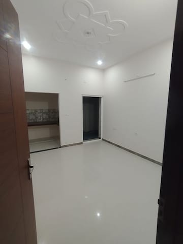 Room in 1.5 BHK Independent House at Gomti Nagar – for Rent