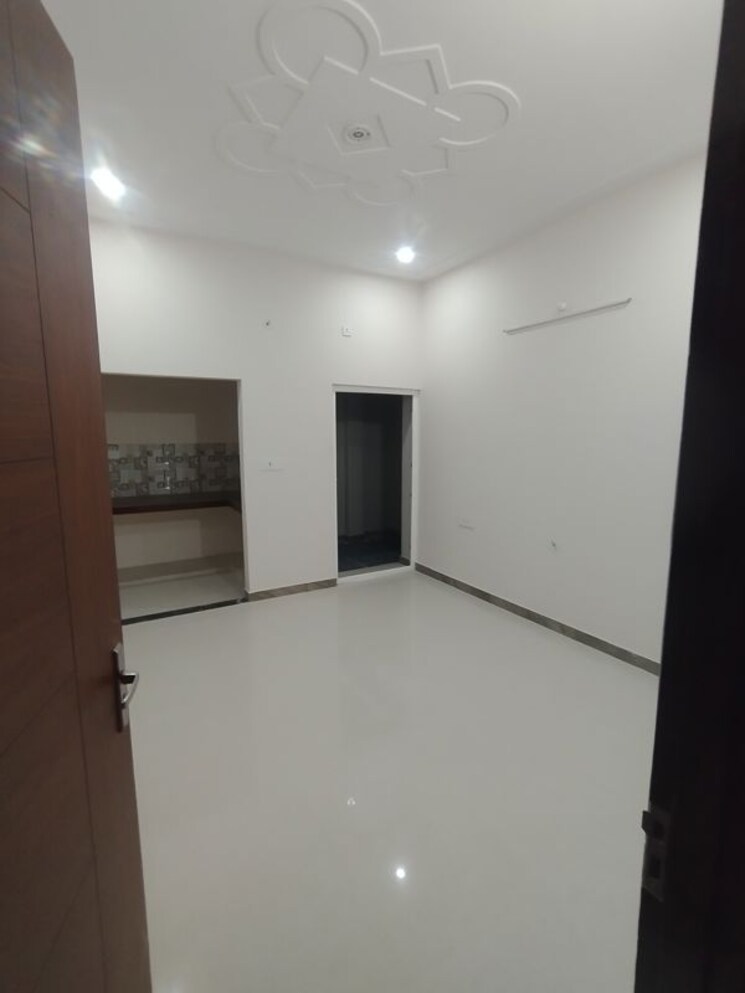 Room, gomti nagar 1.5 Bedroom 750 Sq.Ft. Independent House In Gomti Nagar Lucknow 9847638