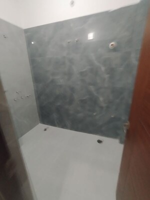 Bathroom in 1.5 BHK Independent House at Gomti Nagar – for Rent