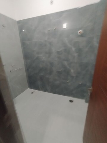 Bathroom in 1.5 BHK Independent House at Gomti Nagar – for Rent