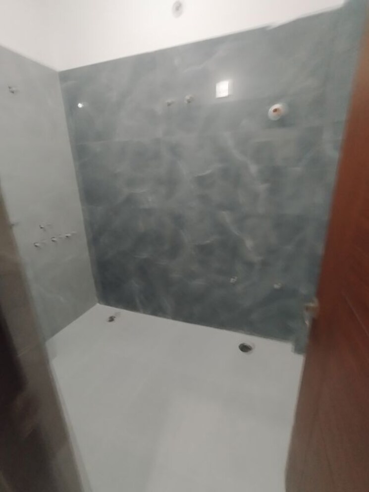 Bathroom, gomti nagar 1.5 Bedroom 750 Sq.Ft. Independent House In Gomti Nagar Lucknow 9847638