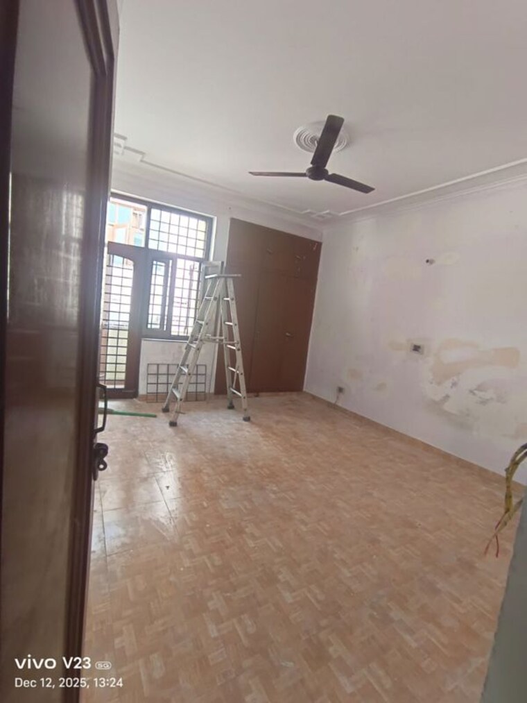 Room, sector 55 2 Bedroom 2250 Sq.Ft. Independent House In Sector 55 Noida 9847656