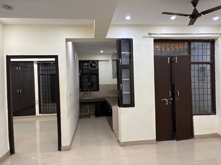 Room, sector 56 1.5 Bedroom 1450 Sq.Ft. Independent House In Sector 56 Noida 9847657