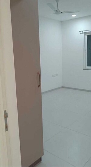 Room in 3 BHK Apartment at Jayabheri The Nirvana, Gopanpally – for Rent