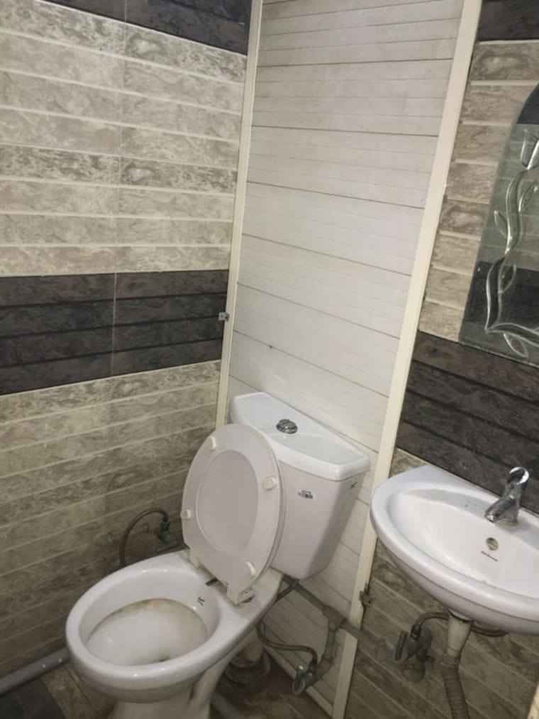 Bathroom, malviya nagar 1 Bedroom 200 Sq.Yd. Apartment In Malviya Nagar Delhi 9847692