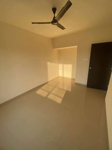 Room in 1 BHK Apartment at Mantra 29 Gold Coast, Tingre Nagar – for Rent