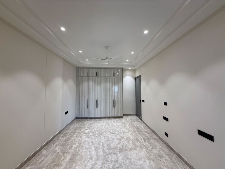 Room, greater kailash i 3 Bedroom 208 Sq.Yd. Builder Floor In Greater Kailash I Delhi 9847713