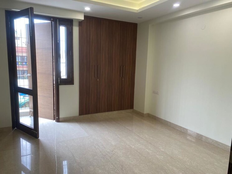 Room, greater kailash i 3 Bedroom 210 Sq.Yd. Builder Floor In Greater Kailash I Delhi 9847717
