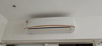 Furnished Amenities in 3 BHK Apartment at Sector 10 Greater Noida – for Rent