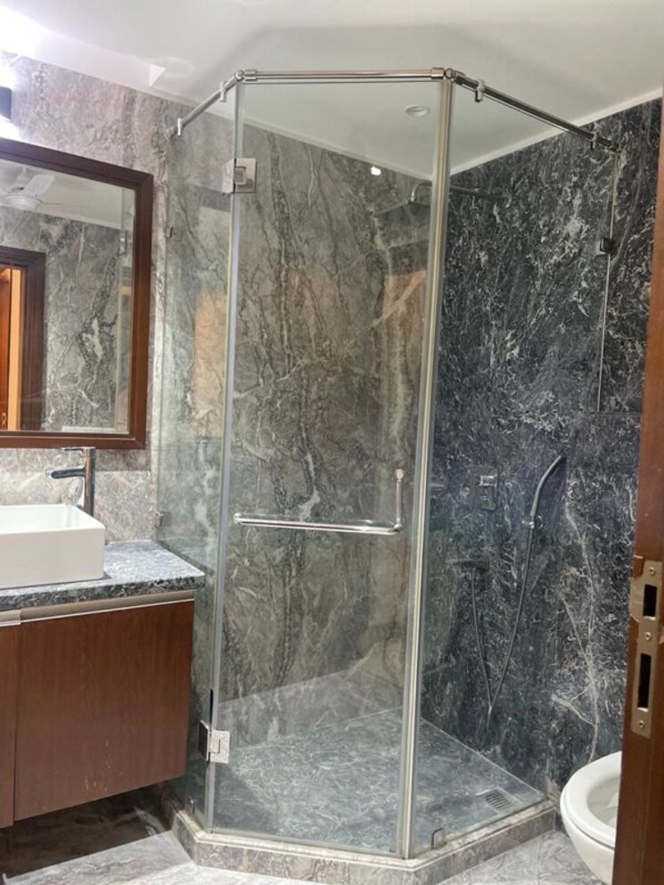 Kitchen, navjeevan vihar 3 Bedroom 250 Sq.Yd. Builder Floor In Navjeevan Vihar Delhi 9847718