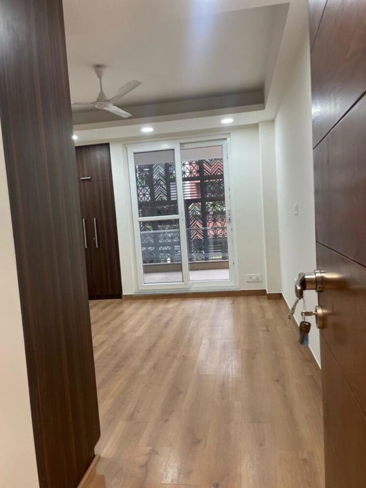 Balcony, navjeevan vihar 3 Bedroom 250 Sq.Yd. Builder Floor In Navjeevan Vihar Delhi 9847718