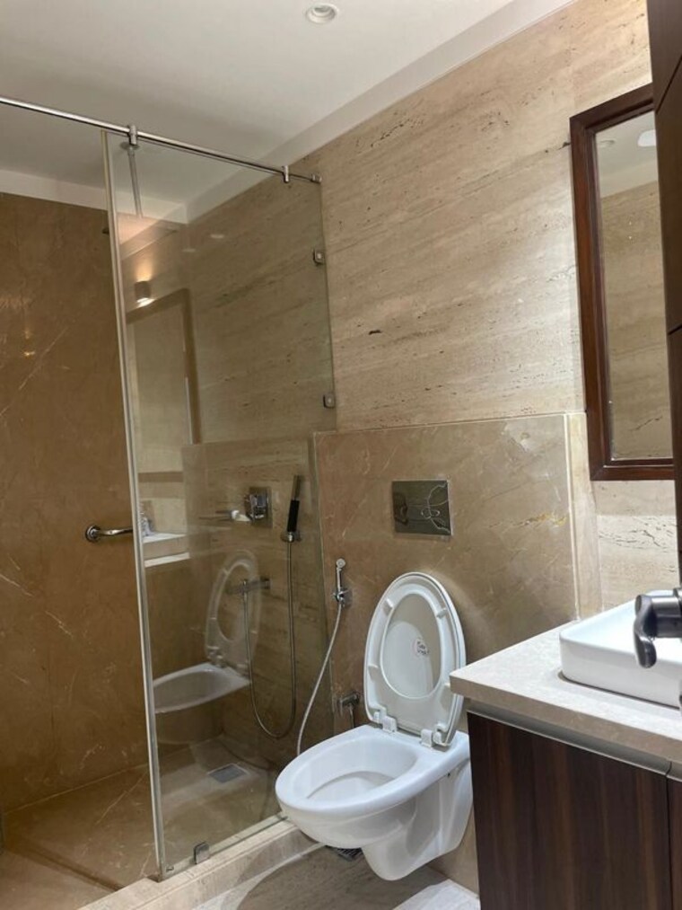 Bathroom, navjeevan vihar 3 Bedroom 250 Sq.Yd. Builder Floor In Navjeevan Vihar Delhi 9847718