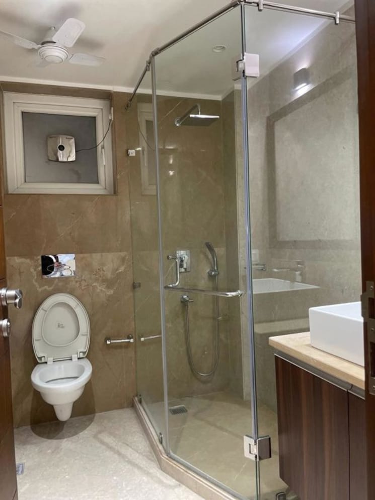 Bathroom, navjeevan vihar 3 Bedroom 250 Sq.Yd. Builder Floor In Navjeevan Vihar Delhi 9847718