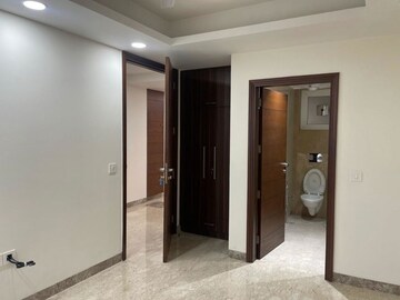 Building Lobby in 3 BHK Builder Floor at Navjeevan Vihar – for Rent