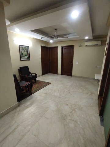 Room in 4 BHK Builder Floor at South Extension I – for Rent