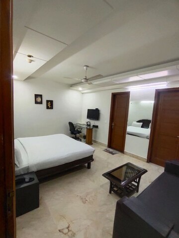 Team Area in 4 BHK Builder Floor at South Extension I – for Rent