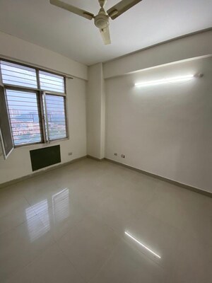 Room in 3 BHK Apartment at Eldeco Green Meadows, Pi Greater Noida – for Rent