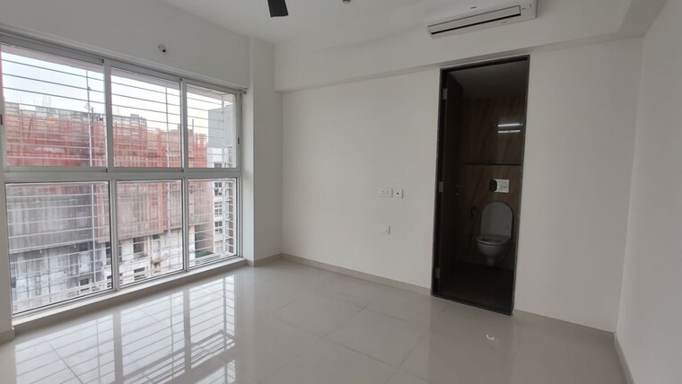 Room, lodha-amara 3 Bedroom 955 Sq.Ft. Apartment In Kolshet Road Thane 9847735