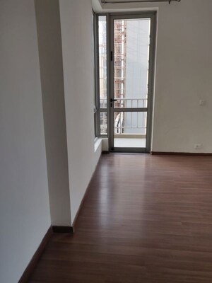 Room in 3 BHK Apartment at Pioneer Park Araya, Sector 61 – for Rent